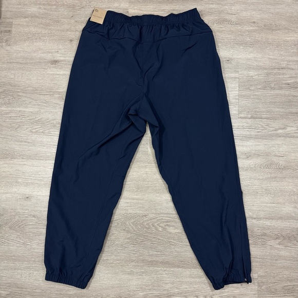 Nike Form Men’s Dri-Fit Tapered Versatile Pants - Picture 9 of 10